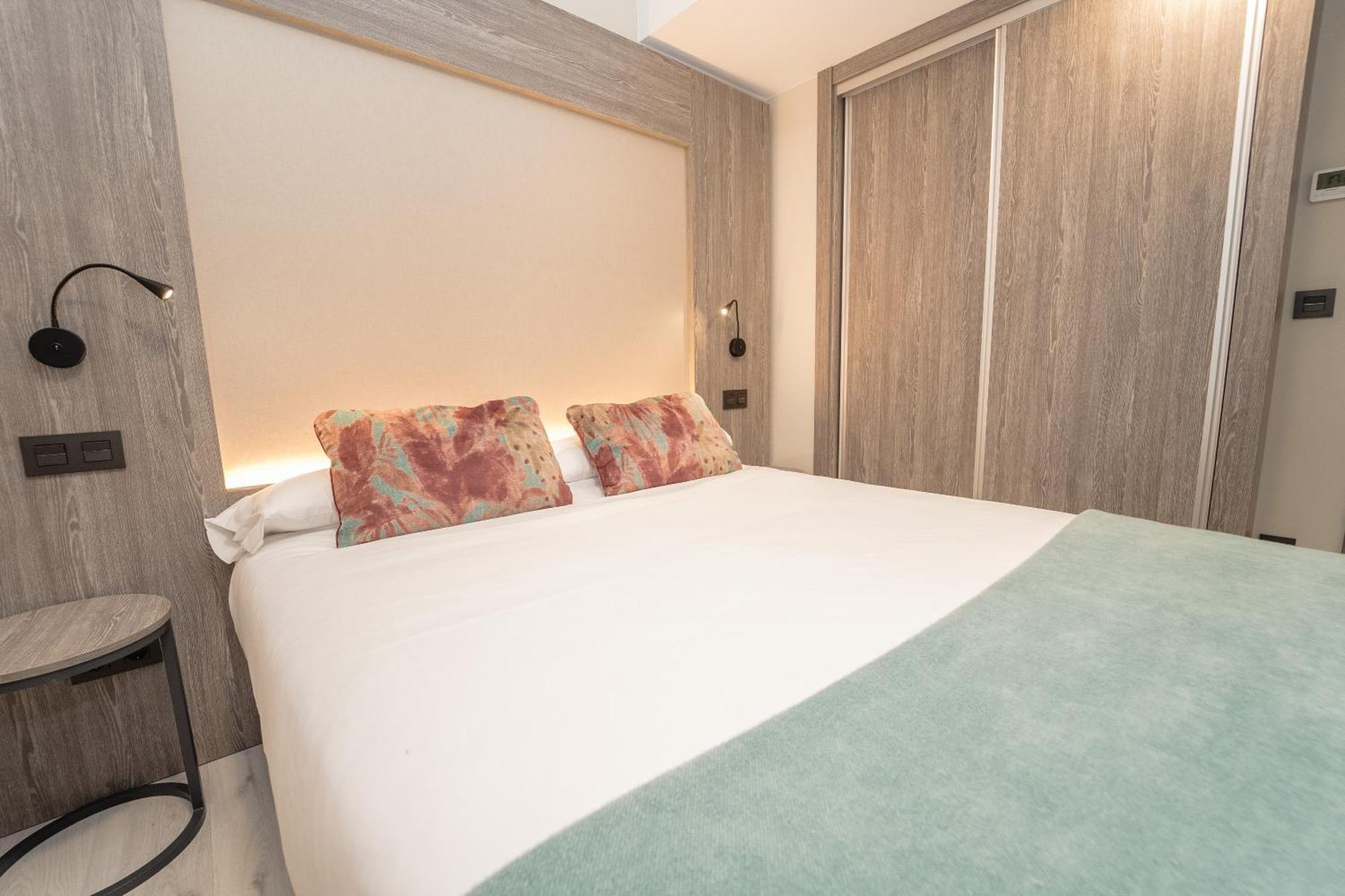 Hotel Lux Melide Cameră foto