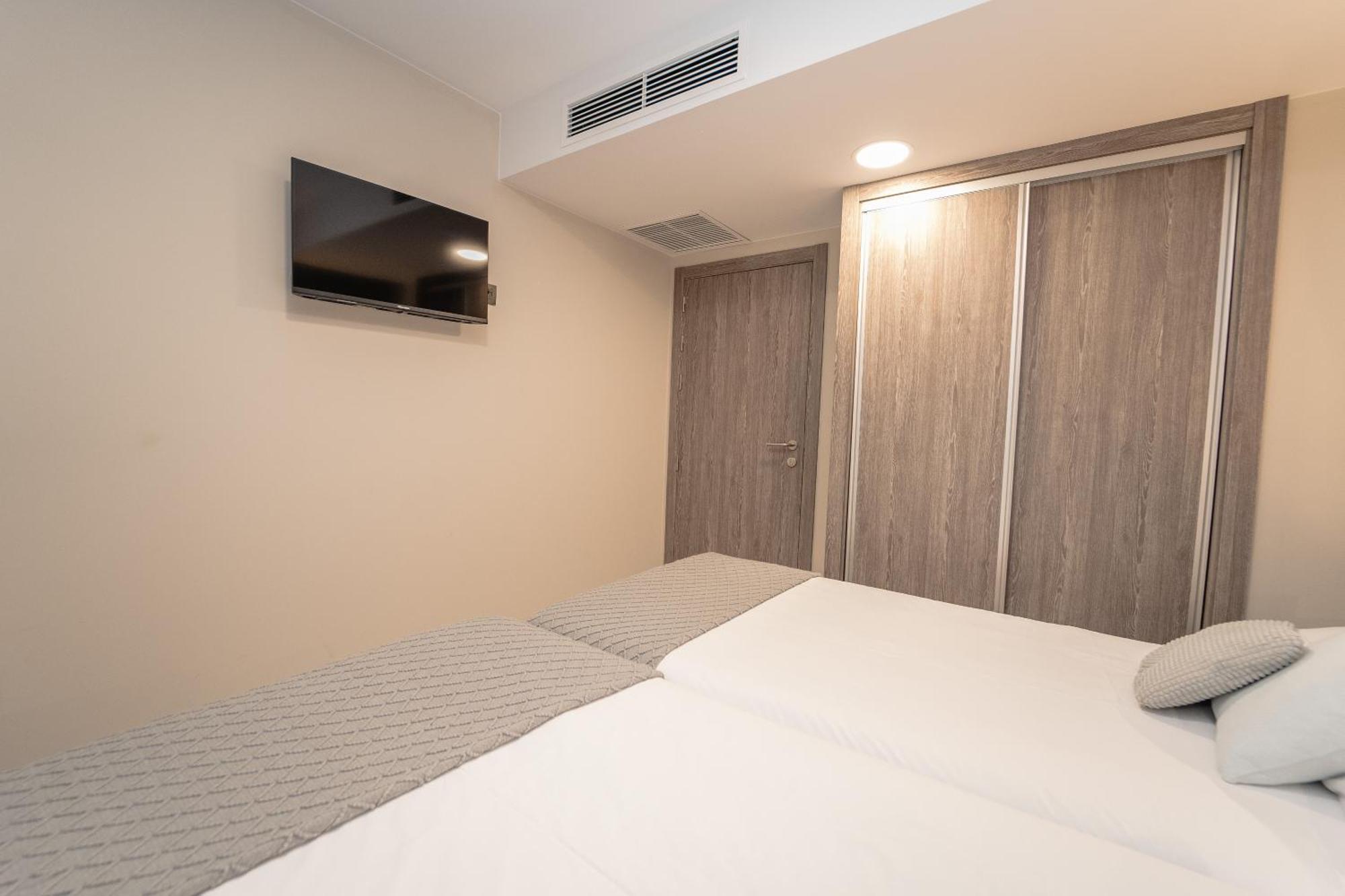 Hotel Lux Melide Cameră foto